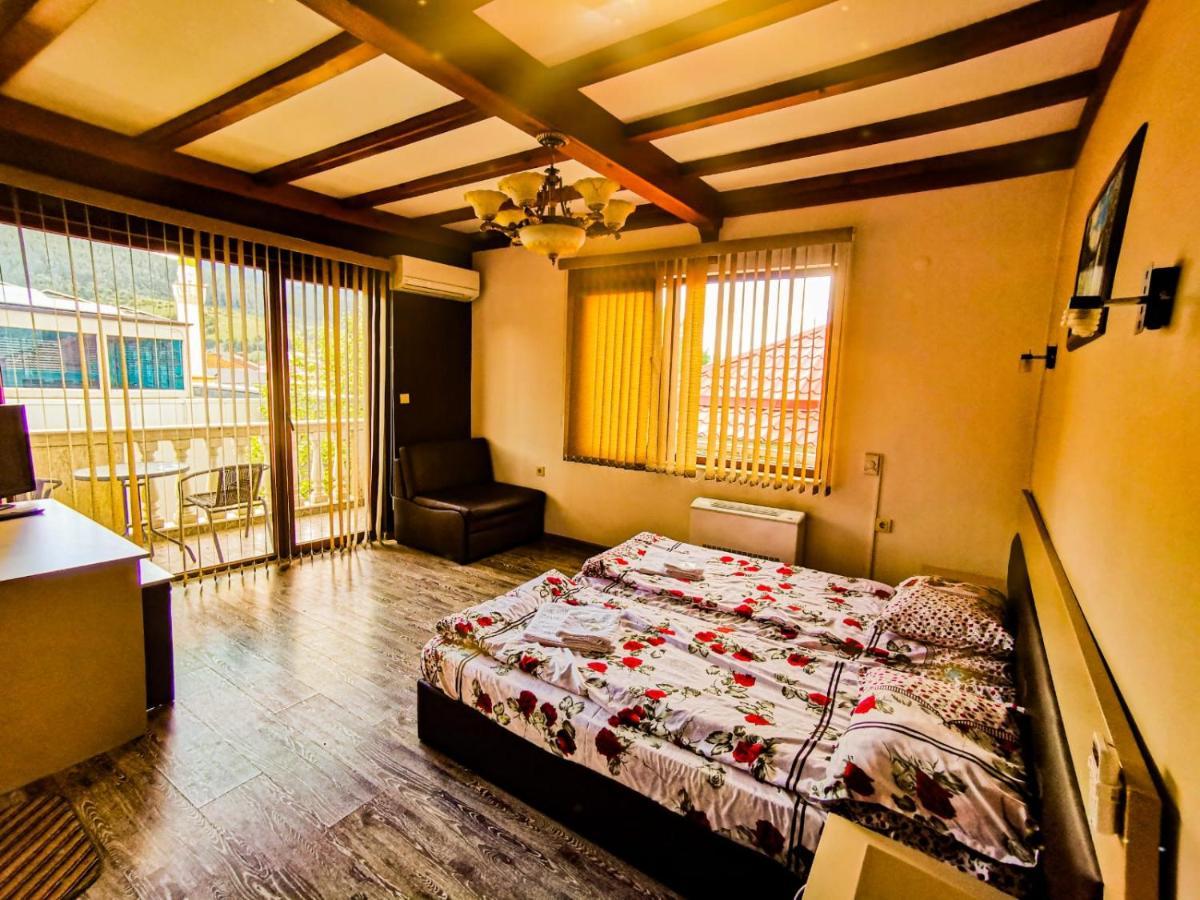 Hotel Alikante Сырница Экстерьер фото